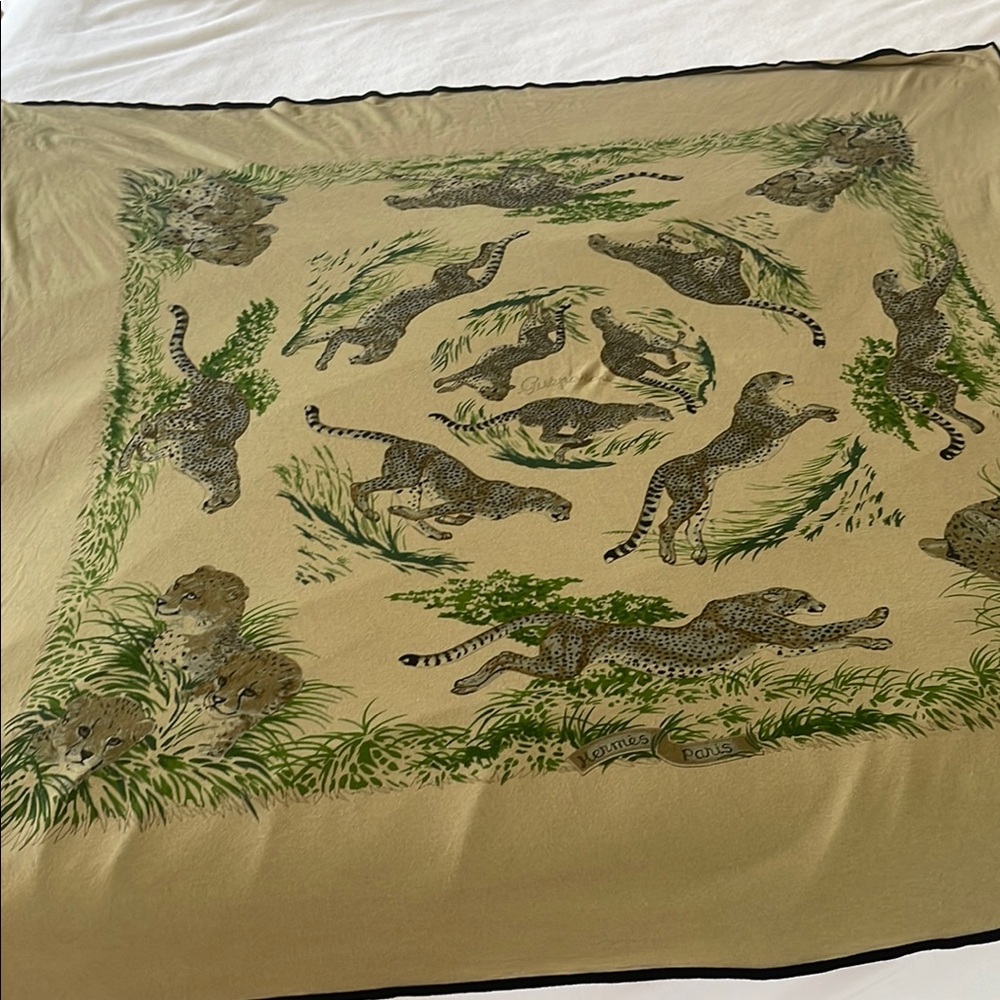 Hermes of Paris  one of a-kind Leopard print scarve Green cotton jersey